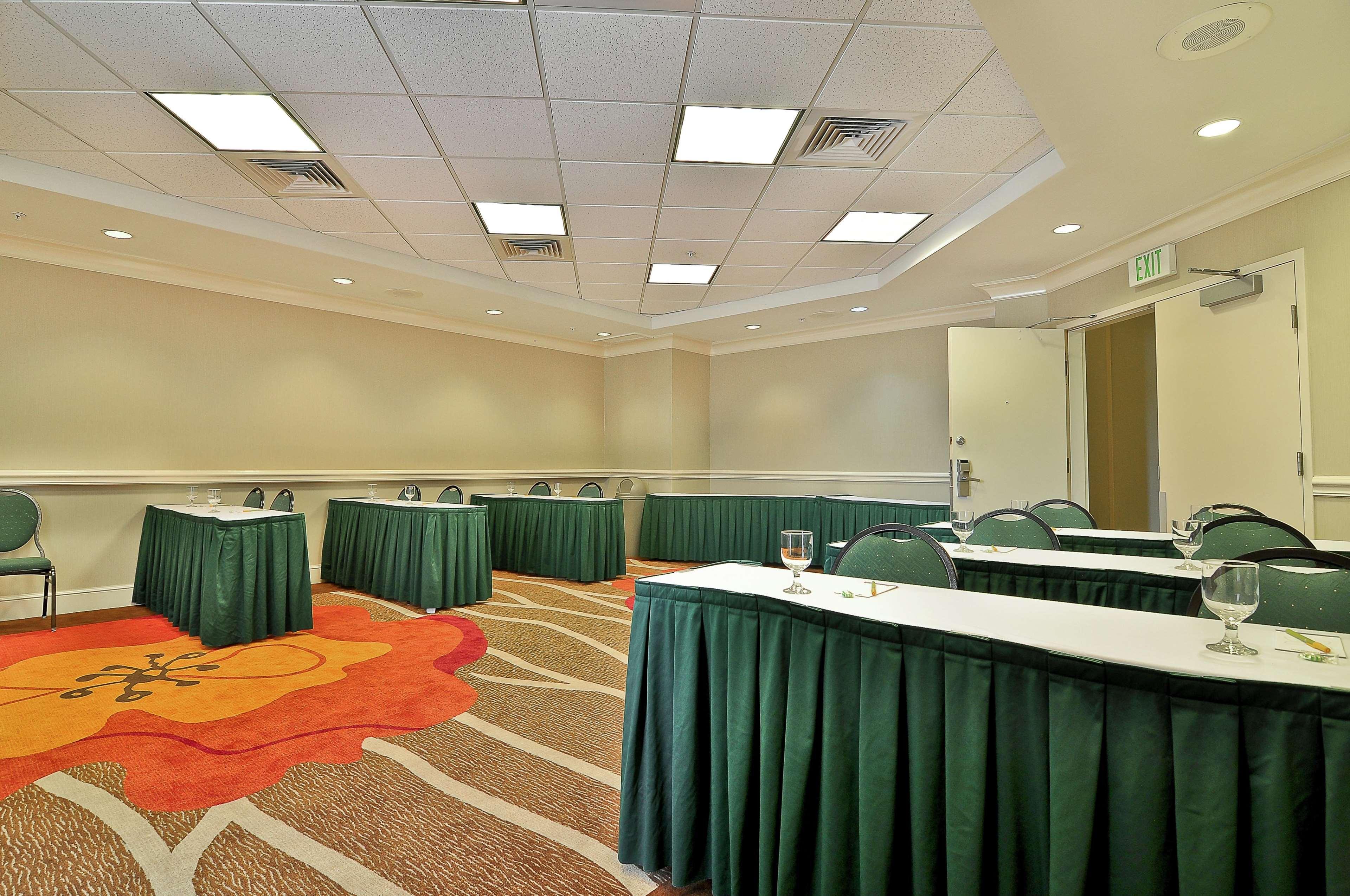 Hilton Garden Inn Tampa North Temple Terrace Bagian luar foto