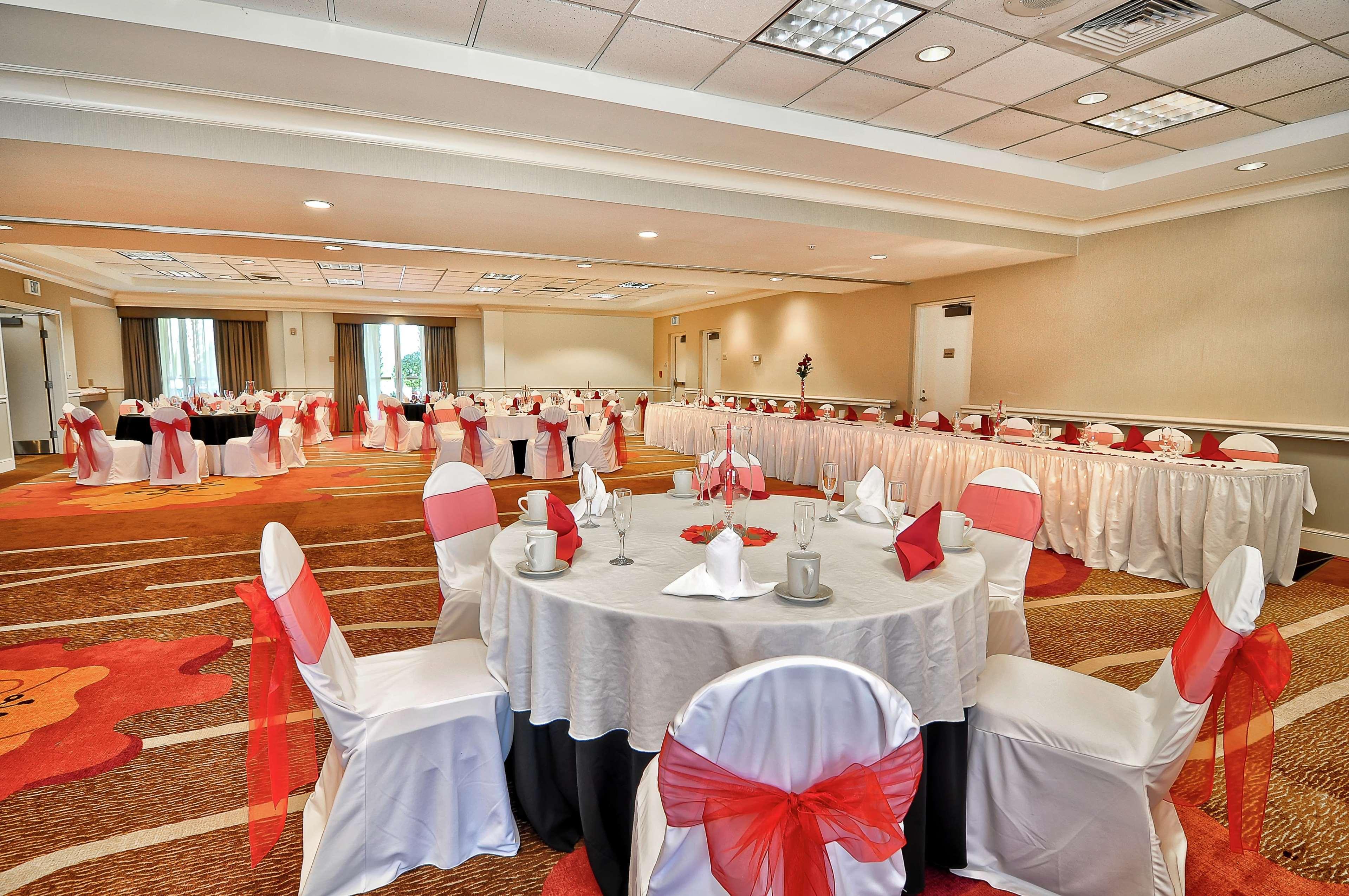 Hilton Garden Inn Tampa North Temple Terrace Bagian luar foto